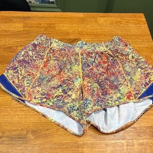 lululemon hotty hot mid rise 4 inch.